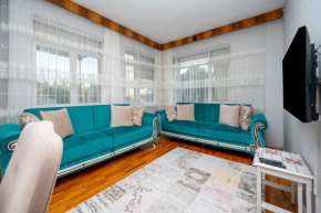 Charming Flat with Balcony and Terrace within 15 min Walking Distance to Kaleici in Muratpasa, Antalya